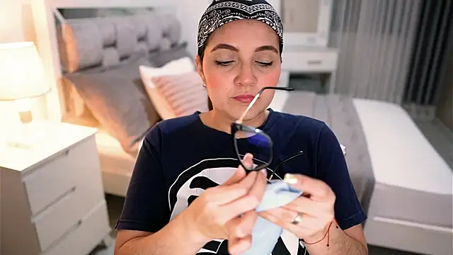 Snapshot of Camilaa_bueno chatting on 10/12/25, 03:27 Camilaa bueno online show from 10/12/25, 03:27