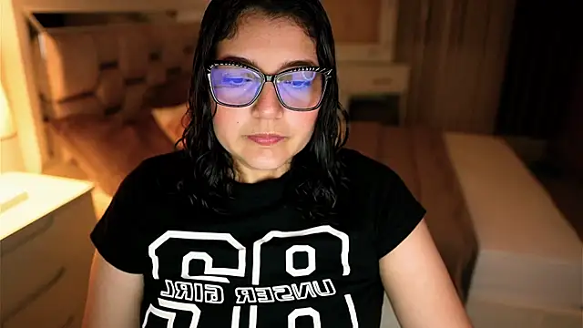 Snapshot of Camilaa_bueno chatting on 11/05/25, 12:21 Camilaa bueno online show from 11/05/25, 12:21