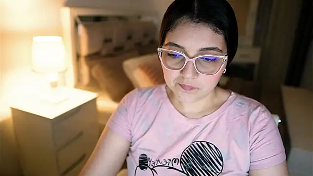 Snapshot of Camilaa_bueno chatting on 11/21/25, 10:52 Camilaa bueno online show from 11/21/25, 10:52