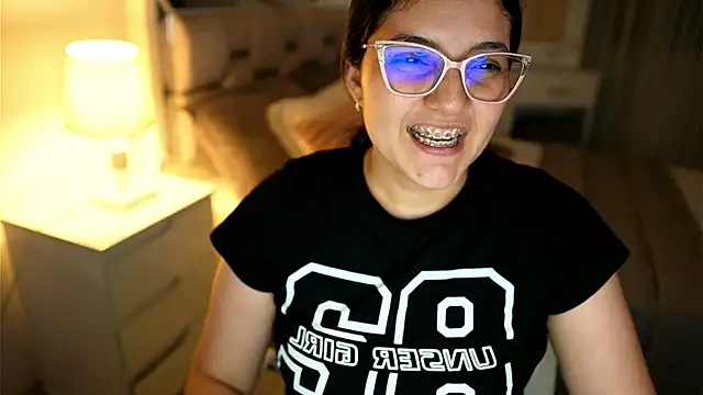 Snapshot of Camilaa_bueno chatting on 11/26/25, 02:45 Camilaa bueno online show from 11/26/25, 02:45