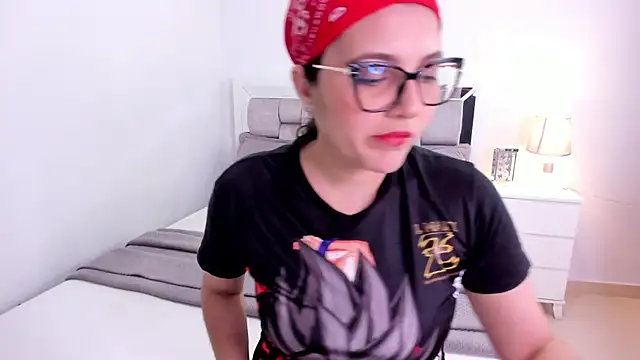 Camilaa bueno online show from 04/11/26, 12:04