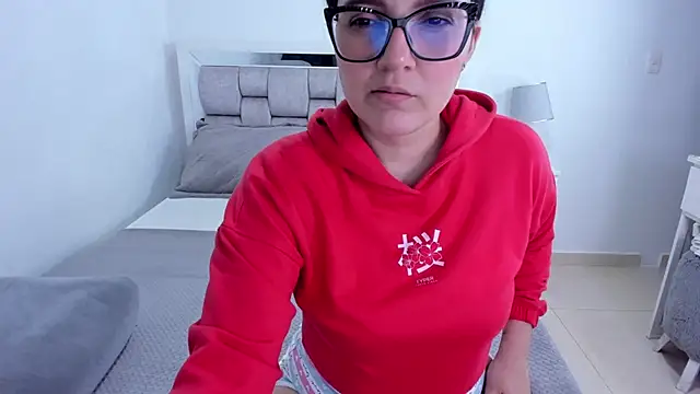 Snapshot of Camilaa_bueno chatting on 07/06/26, 01:46 Camilaa bueno online show from 07/06/26, 01:46