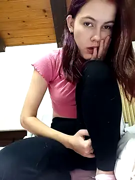 Snapshot of ella_grays chatting on 12/19/24, 12:12 ella grays online show from 12/19/24, 12:12