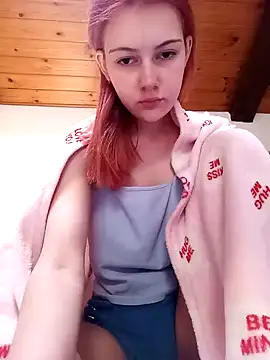 Snapshot of ella_grays chatting on 01/01/25, 02:20 ella grays online show from 01/01/25, 02:20