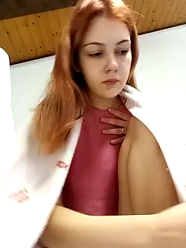 Snapshot of ella_grays chatting on 01/06/25, 04:02 ella grays online show from 01/06/25, 04:02