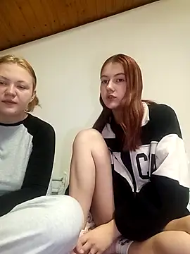 Snapshot of ella_grays chatting on 02/22/25, 07:25 ella grays online show from 02/22/25, 07:25