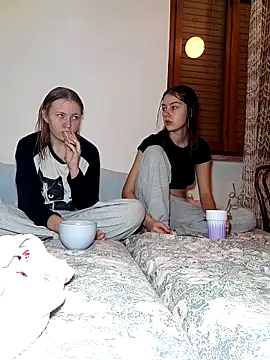 Snapshot of ella_grays chatting on 10/14/25, 06:42 ella grays online show from 10/14/25, 06:42