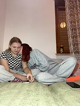 Snapshot of ella_grays chatting on 10/15/25, 06:19 ella grays online show from 10/15/25, 06:19