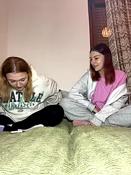 Snapshot of ella_grays chatting on 10/20/25, 06:08 ella grays online show from 10/20/25, 06:08