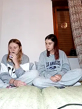 Snapshot of ella_grays chatting on 10/23/25, 06:17 ella grays online show from 10/23/25, 06:17