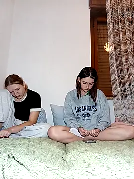 Snapshot of ella_grays chatting on 11/01/25, 07:27 ella grays online show from 11/01/25, 07:27