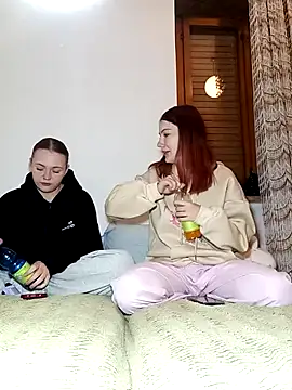 Snapshot of ella_grays chatting on 11/19/25, 04:51 ella grays online show from 11/19/25, 04:51