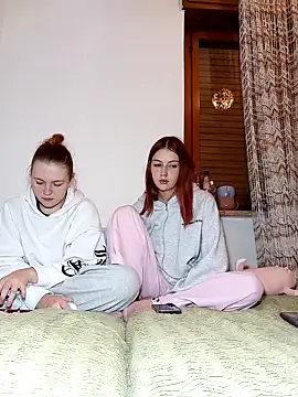 Snapshot of ella_grays chatting on 11/28/25, 06:32 ella grays online show from 11/28/25, 06:32