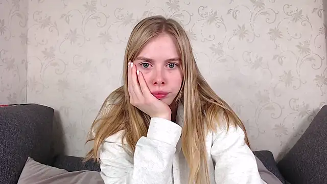 Snapshot of sofiaa_here chatting on 04/26/26, 11:57 sofiaa here online show from 04/26/26, 11:57