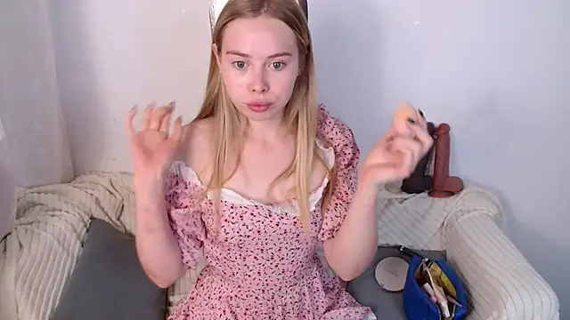 Snapshot of sofiaa_here chatting on 06/10/26, 12:11 sofiaa here online show from 06/10/26, 12:11