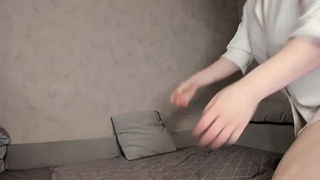 leonabunny online show from 12/24/24, 06:06