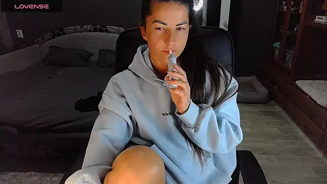 Aria Dl online show from 09/18/25, 03:36