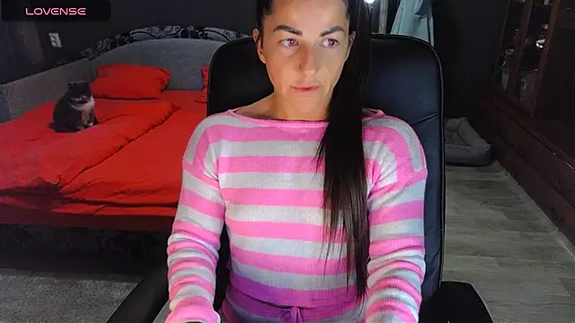 Aria Dl online show from 10/14/25, 01:34