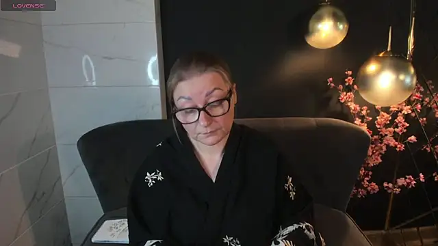 AlexandraKind online show from 01/25/25, 07:49