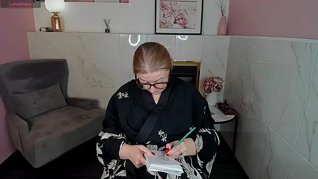 AlexandraKind online show from 01/31/25, 03:20