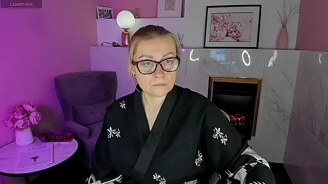 AlexandraKind online show from 02/04/25, 01:38