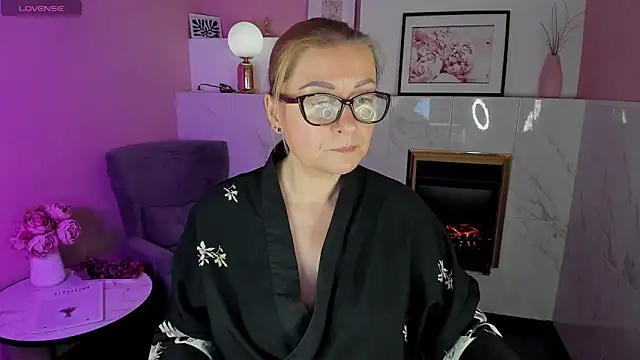 AlexandraKind online show from 02/04/25, 04:39