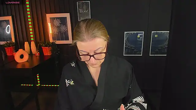 AlexandraKind online show from 03/04/25, 08:38