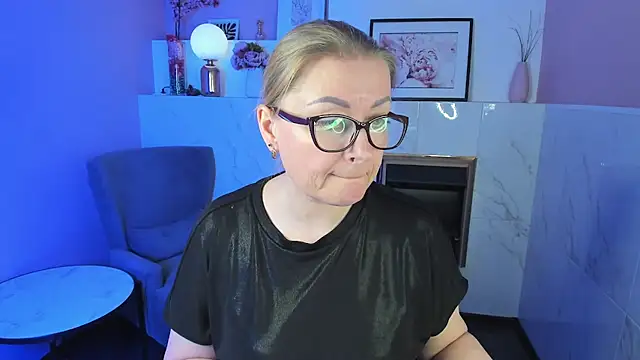 AlexandraKind online show from 03/15/25, 07:59