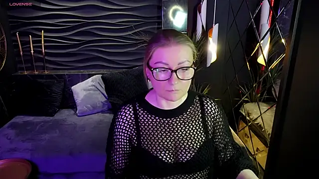 AlexandraKind online show from 03/19/25, 04:45