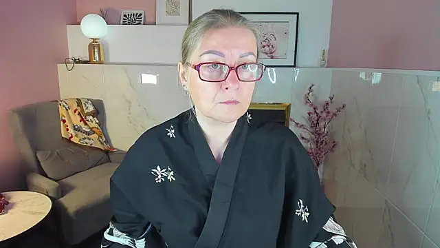 AlexandraKind online show from 10/13/25, 01:33