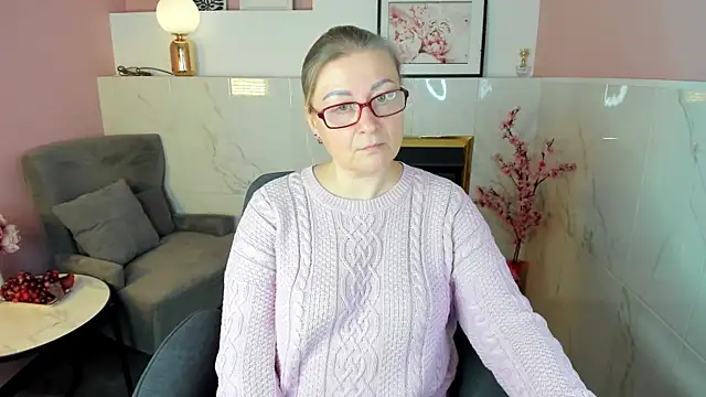 AlexandraKind online show from 11/30/25, 08:46