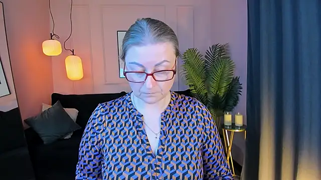 AlexandraKind online show from 12/18/25, 01:33