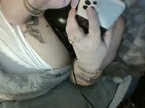 housewife shantie online show from 03/15/25, 11:40