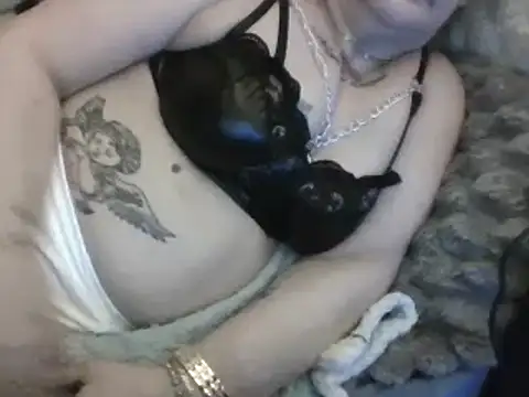 housewife shantie online show from 03/17/25, 05:23