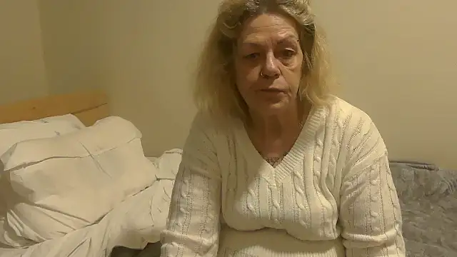 housewife shantie online show from 10/11/25, 08:46