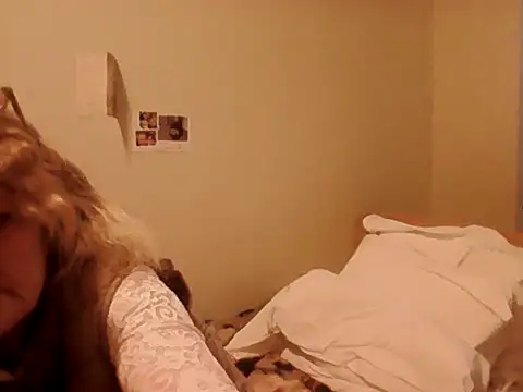 housewife shantie online show from 03/06/26, 07:49