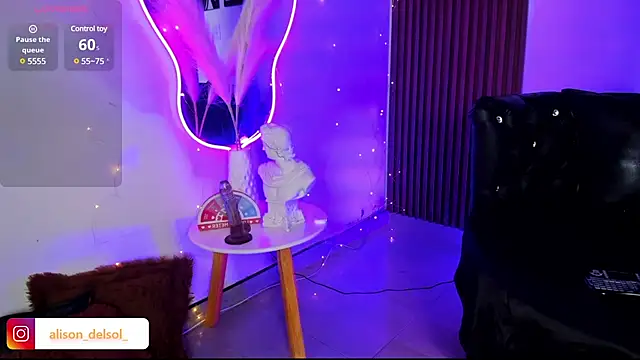 Alisson Wynter online show from 02/05/25, 06:13