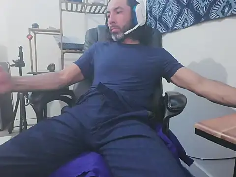 Aleja-DogMale online show from 04/29/26, 07:42