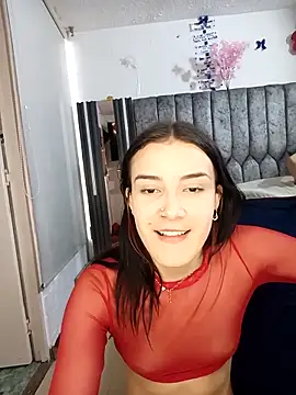 Snapshot of laura_arias018 chatting on 10/04/25, 01:42 laura arias018 online show from 10/04/25, 01:42