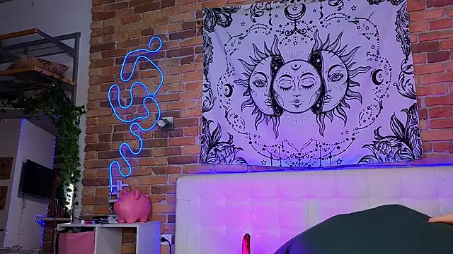 LinaQik online show from 02/17/25, 08:04