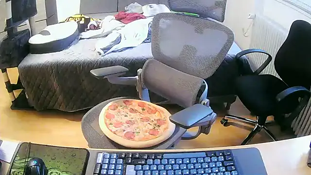 Snapshot of nikg193 chatting on 12/07/24, 08:44 nikg193 online show from 12/07/24, 08:44