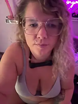 CurvyAnonymousGirl89 online show from 09/13/25, 03:56