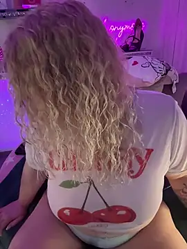 CurvyAnonymousGirl89 online show from 04/07/26, 05:02