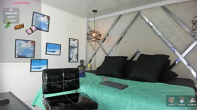 Pandora Rey2 online show from 10/10/25, 01:32