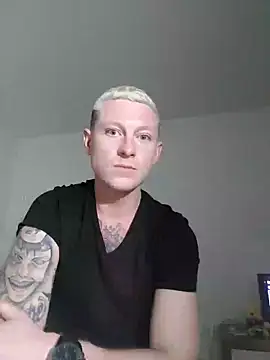 Snapshot of dengo2323 chatting on 12/11/24, 10:38 dengo2323 online show from 12/11/24, 10:38