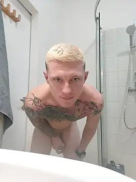 Snapshot of dengo2323 chatting on 12/12/24, 01:43 dengo2323 online show from 12/12/24, 01:43