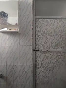 surabhi09 online show from 11/25/25, 09:09