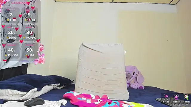 Snapshot of Hannah_Baileyy chatting on 03/20/25, 11:56 Hannah Baileyy online show from 03/20/25, 11:56