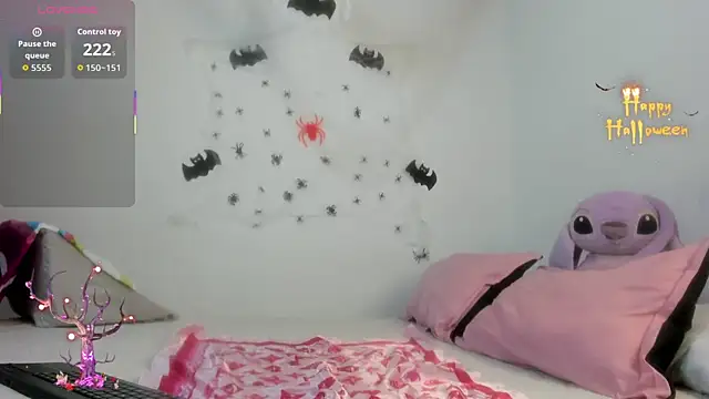 Snapshot of Hannah_Baileyy chatting on 10/28/25, 01:42 Hannah Baileyy online show from 10/28/25, 01:42