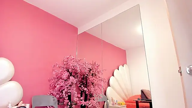 Zoey Donovan online show from 03/06/25, 07:43